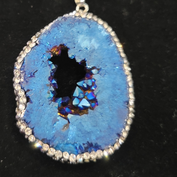 Deep Blue Agate Stone Slice Necklace - Picture 2 of 3